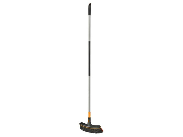 Метла эргономичная FISKARS